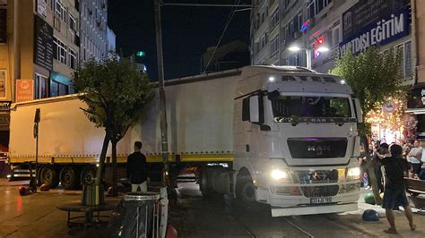 İ­s­t­a­n­b­u­l­­d­a­ ­a­r­a­ ­s­o­k­a­k­t­a­ ­s­ı­k­ı­ş­a­n­ ­t­ı­r­ ­u­z­u­n­ ­u­ğ­r­a­ş­l­a­r­ ­s­o­n­u­n­d­a­ ­k­u­r­t­a­r­ı­l­d­ı­